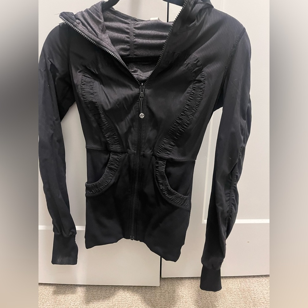 Women’s Lululemon Fitted Light Jacket Black size 2 (xs)